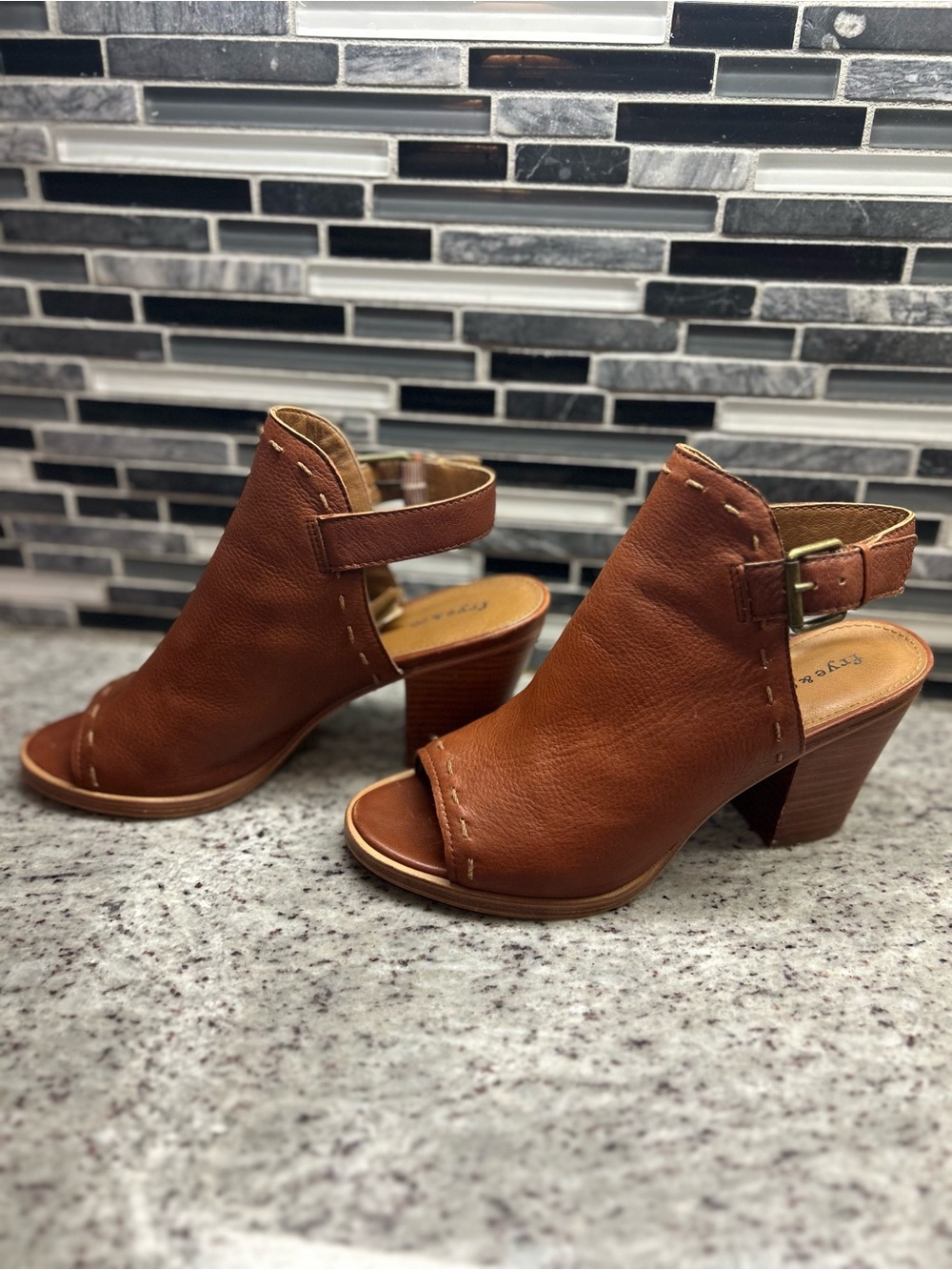 Frye & Co Women's chestnut brown Leather Open-Toe Block Heel Sandal size 8
